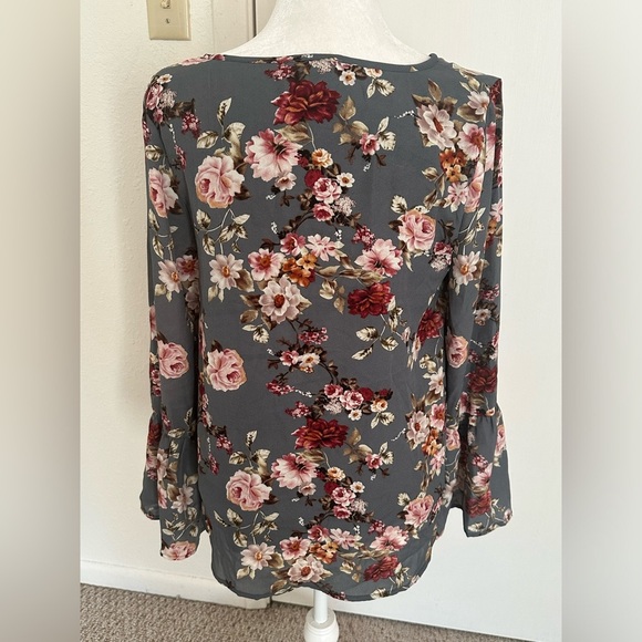 Entro floral womens size small gray roses ruffle accent boho peasant Blouse - Picture 3 of 8